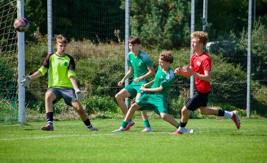 Gy�zelm�vel tartja a l�p�st az �lbollyal a Lurk� UFC U15 (2012)! 