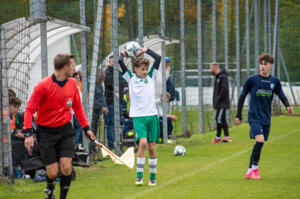 Gy�zelm�vel leszak�totta mag�r�l gy�ri ellenfel�t a Lurk� UFC U15 (2011)!