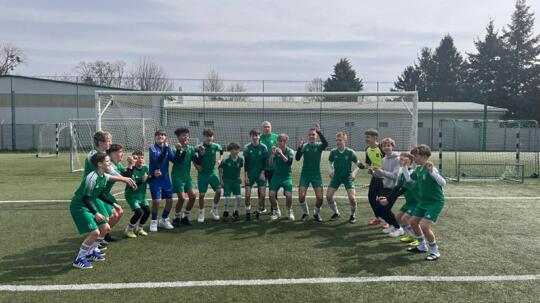 Kilenc g�llal jelezte a Lurk� UFC U14 (2012): tartja a l�p�st az �llovassal! 