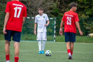 Szoros m�rk�z�s