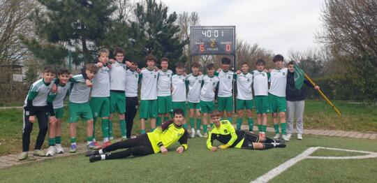 Gy�zelm�vel a dobog�ra l�pett fel a Lurk� UFC U15 (2011)