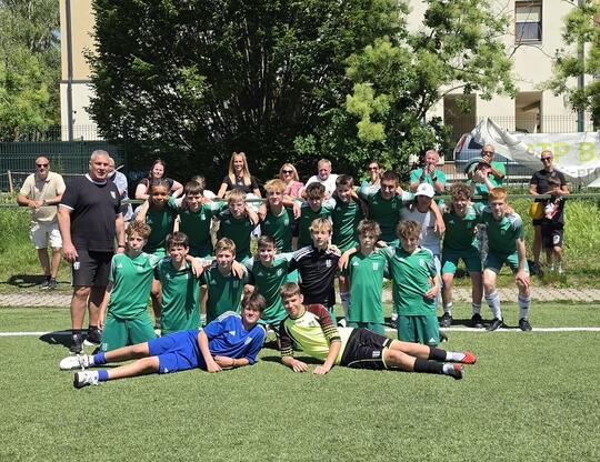 T�z g�llal hangolt a bajnoki d�nt�re a Lurk� UFC U14 (2012)!